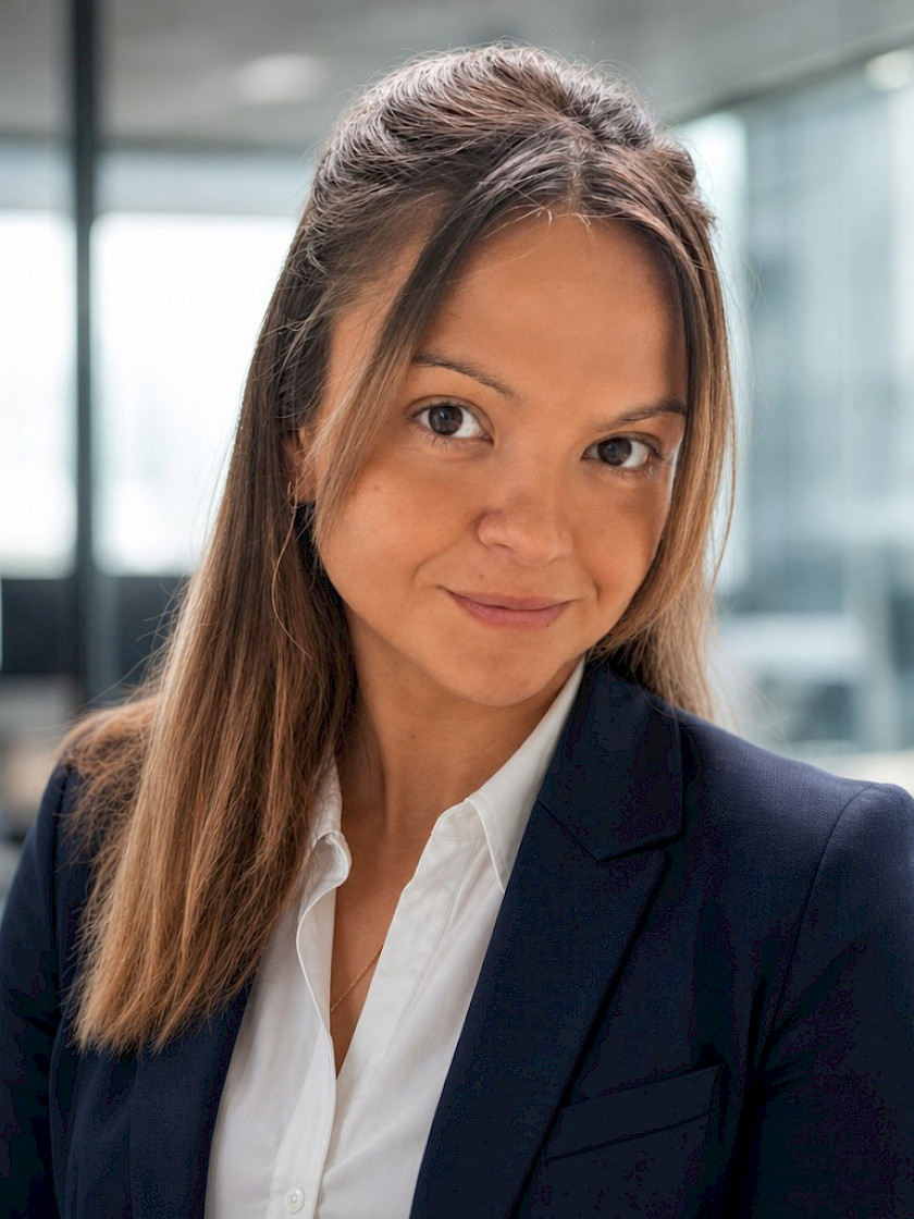 Alina Selbach, Global Head of AI bei TÜV Rheinland, Speakerin beim Wherever Whenever – Work Culture Festival 2026. Foto: © Alina Selbach