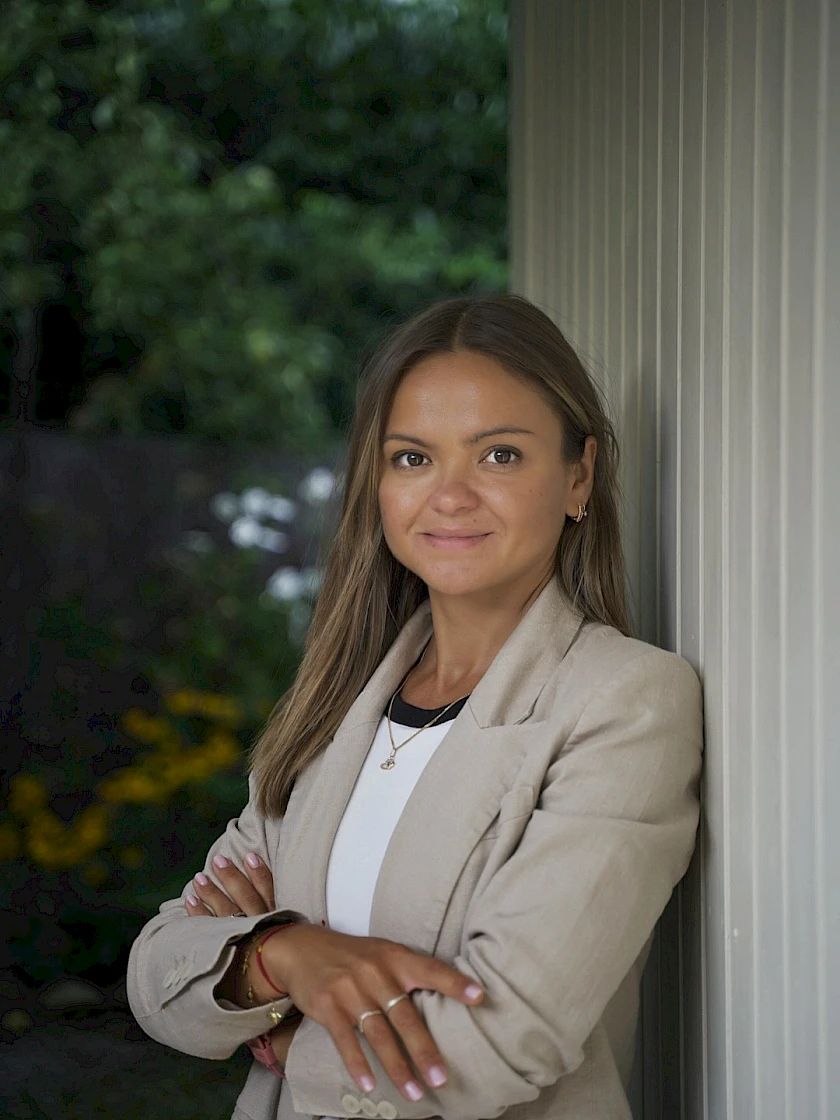Alina Selbach, Head of Furniture Business beim TÜV Rheinland, Speakerin beim Wherever Whenever – Work Culture Festival 2026. Foto: © Alina Selbach