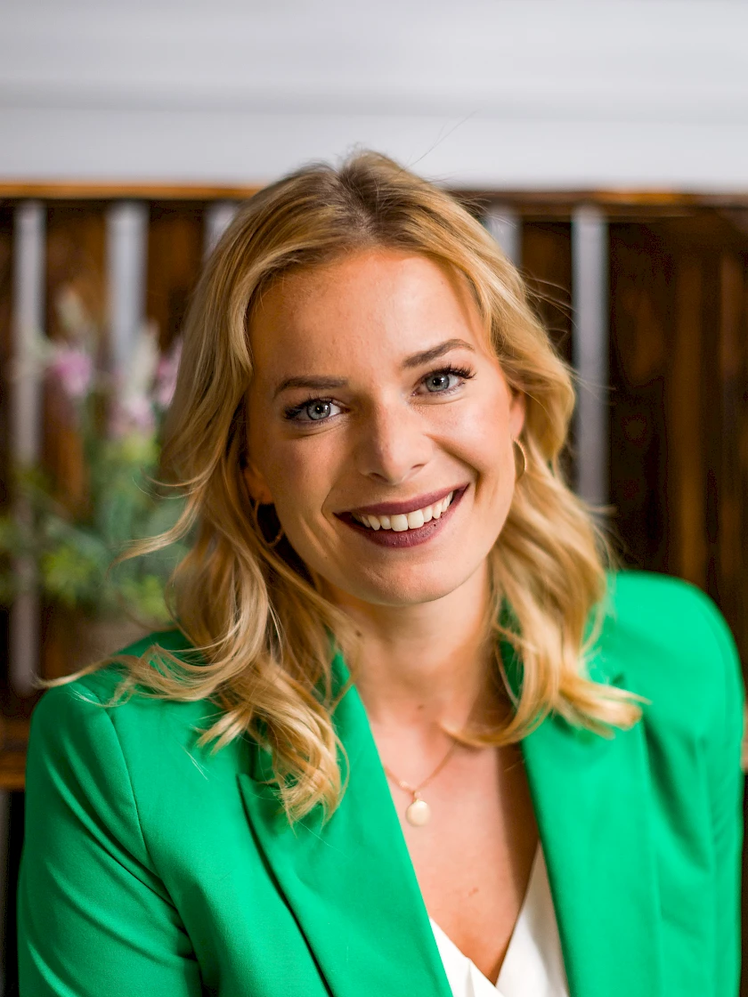 Alissa Stein, Moderatorin, Speakerin beim Wherever Whenever – Work Culture Festival 2026. Foto: © Dominik Pfau