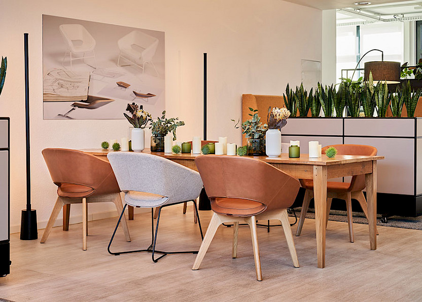 Die Marke Züco steht für modernen Look und höchsten Komfort. So auch beim neuen Lounge-Sessel Averio XS.  Individuell konfigurierbar erlaubt der vollgepolsterte Sessel das kreative Spiel mit Farben und Materialien. Bild: Dauphin HumanDesign® Group