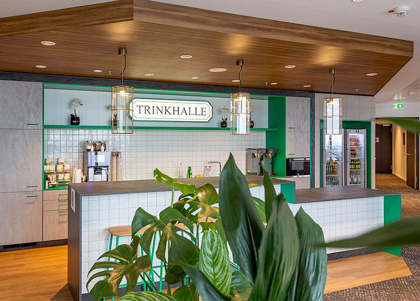 Looks like a real Frankfurt Büdchen: the catering are Trinkhalle with bar counter. Image: Konrad Kastenmeier