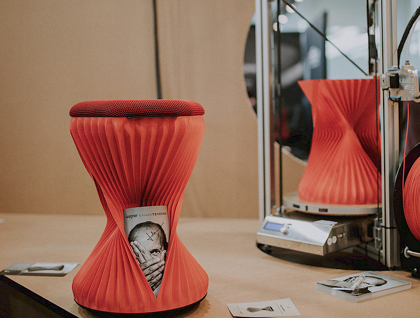Wagner Living: Der Hocker W3D wird aus 100 % Bio-Kunststoff im 3D-Drucker hergestellt (Design: Hadi Teherani).