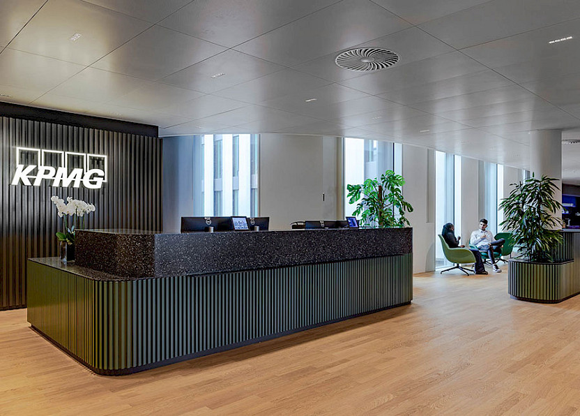 The conference floor for teams and clients is located on the first floor of Optineo.