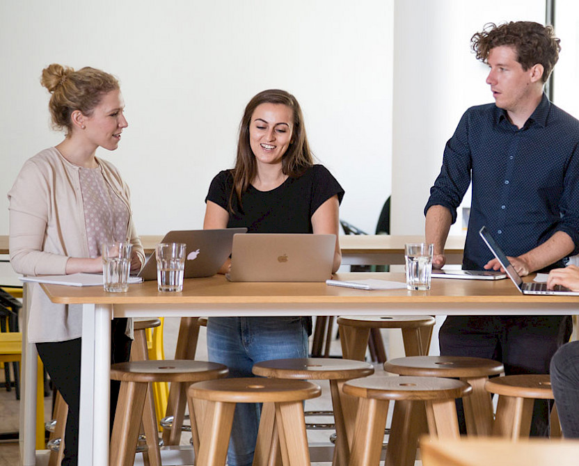 Cafeterien können auch für kurze Projektbesprechungen genutzt werden.