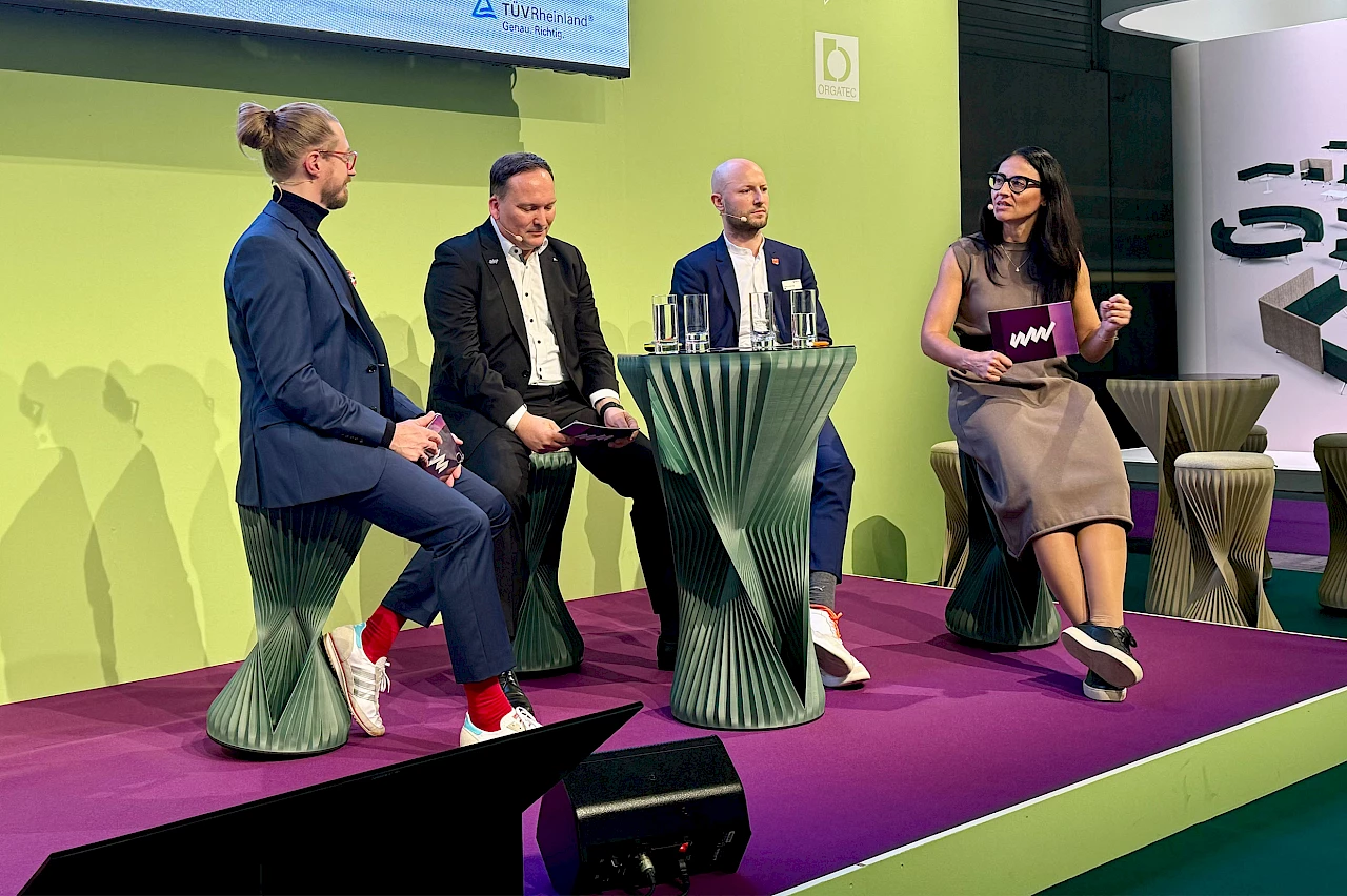 Orgatec-Panel: Nachhaltigkeit vs. Greenwashing: Wie Unternehmen echten Wandel gestalten können. Bild: IBA