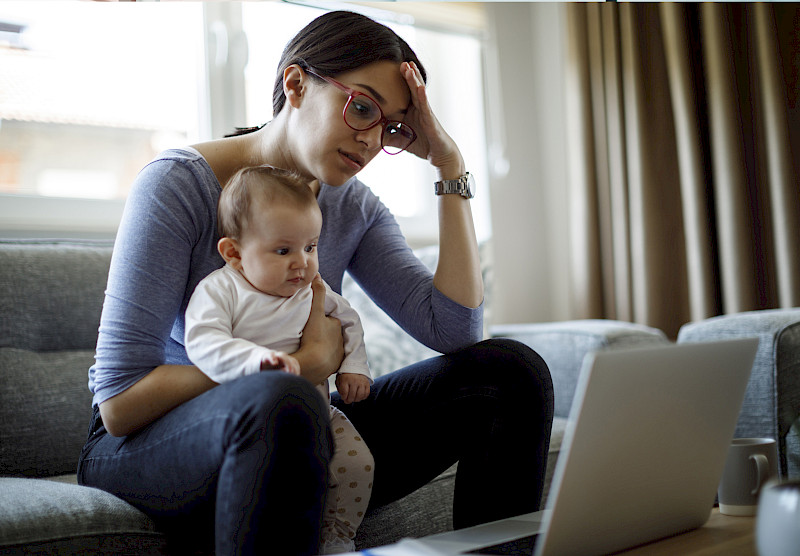 Attempting to combine personal life and work often leads to stress. Image: iStock / demircudic