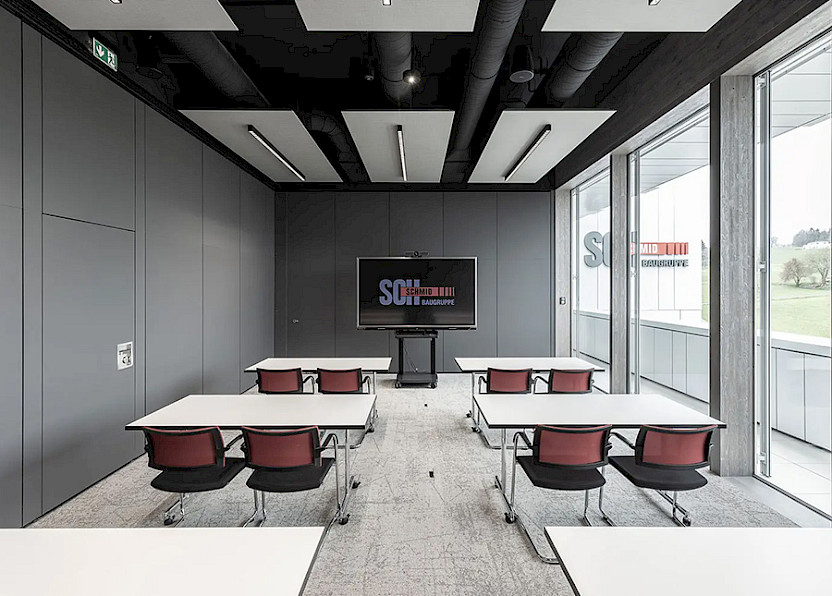 Die Schulungsräume wurden mit dem vielseitigen B_CAUSE Freischwinger ausgestattet, der mit seiner klaren Linienführung und dem hohen Sitzkomfort ideal für lange Schulungen und Besprechungen geeignet ist.