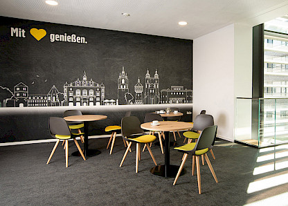 Coffice-Zone: Shaped Stuhl + base4 Tischgestell