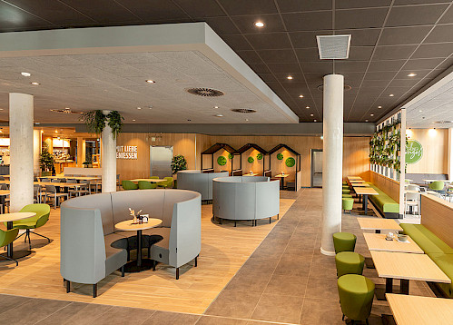 2do Stuhl, Juke Box Sitzlandschaft und Sitzbank, base4 Tischgestell, Tube Sitzhocker