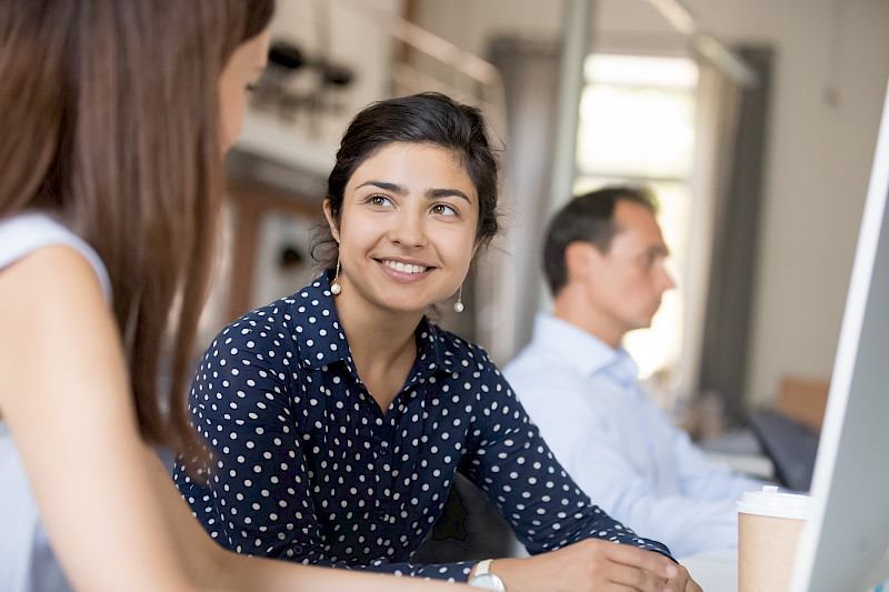 People with a wide range of professional backgrounds and work content meet in co-working spaces.