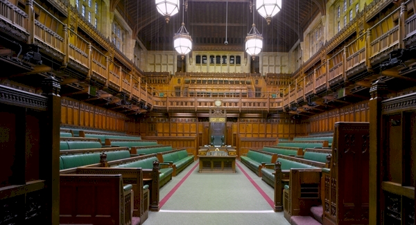 Commons Chamber, Palace of Westminster, London; <br>Bildquelle: Alamy Stock Foto – Arcaid Images