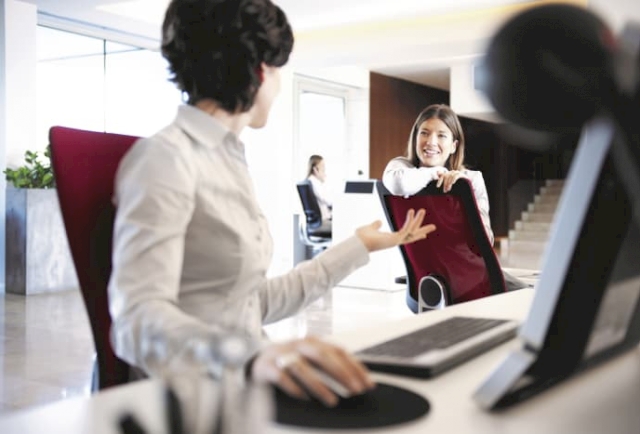 Lärmpegel, Ergonomie und Design: Wie zufrieden bist du mit der Ausstattung an deinem Arbeitsplatz? Das wollen kununu und IBA jetzt in einer gemeinsamen Befragung herausfinden. Bild: Sedus
