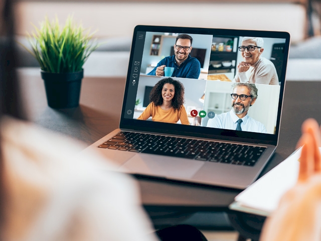 Inzwischen haben die meisten Beschäftigten gute Erfahrungen mit Webkonferenzen gemacht. Bild: iStock