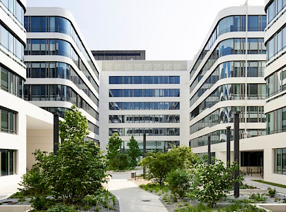 Die neue Konzernzentrale der DB Netz AG in Frankfurt/M. bündelt alle ehemals getrennten Standorte der Mainmetropole.