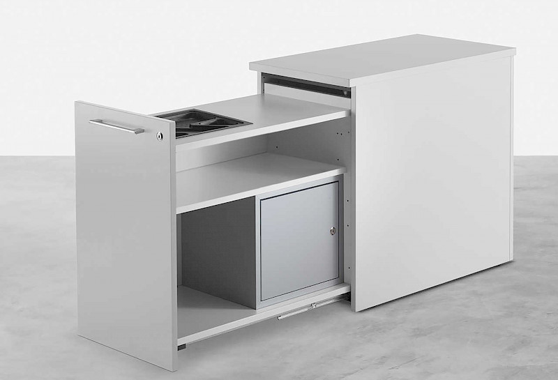 Pull-out cabinets are set up next to the workstations. When open, they form a boundary between neighbouring “territories”. Image: Hund Möbelwerke