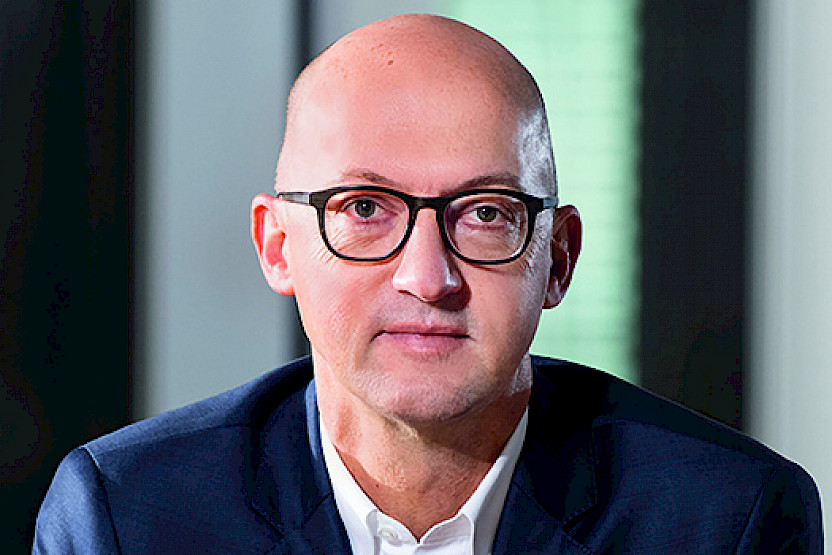 Jöri Engel ist CEO der Swisscom Immobilien AG und verantwortet als Leiter Corporate Real Estate Management die Liegenschaften der Swisscom.