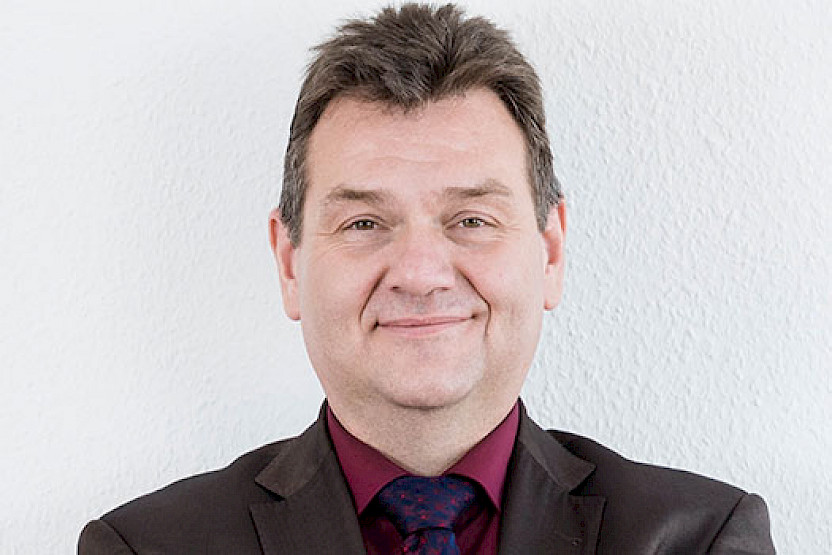 Andreas Stephan, Dipl. Ing. Maschinenbau, is a prevention expert for VDU and office workplaces at the Verwaltungs-Berufsgenossenschaft (VBG) and Head of the DGUV Office Section. He represents the German Social Accident Insurance (DGUV) in the Quality Office program..